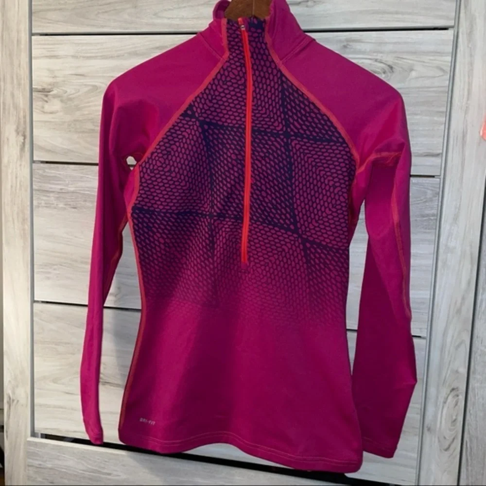 Nike pro fitted top
